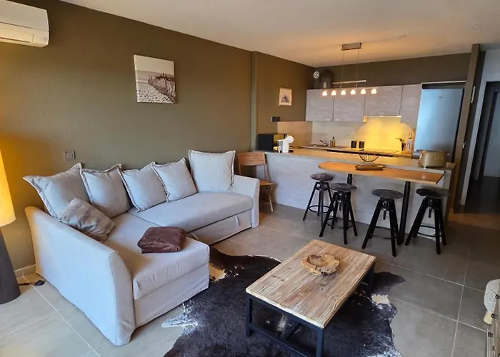 2 Pieces Climatise, Vue Mer, - Fr-1-780-97 * Sainte-Maxime