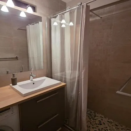 2 Pieces Climatise, Vue Mer, Sainte-maxime - Fr-1-780-97