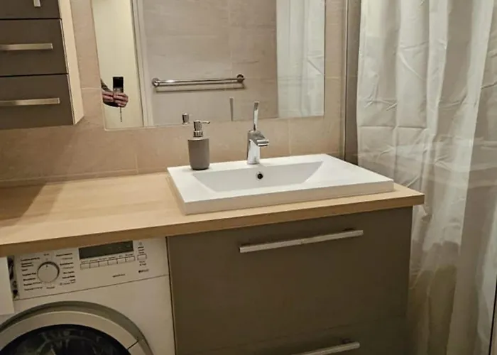 2 Pieces Climatise, Vue Mer, Sainte-maxime - Fr-1-780-97